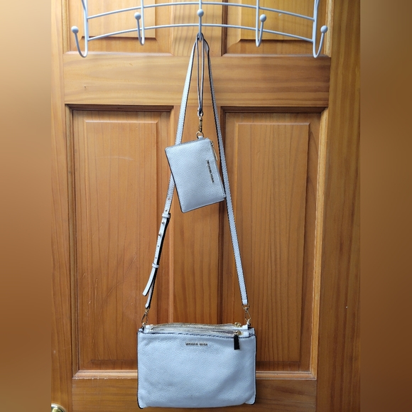 Michael kors Bag with matching wristlet - Picture 1 of 12